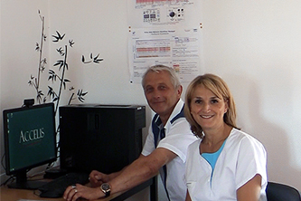 M. Pradarelli, directeur des soins, et Hadjila Ghardane, responsable adjointe chargée du projet de soin.