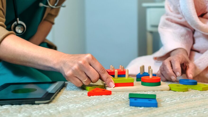 Jeu et maladie d'Alzheimer, pour une intervention psychosociale