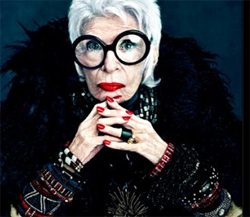 Iris Apfel, 90 ans, campagne cosmétiques Mac en 2011© MAC